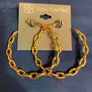 Daisy Fuentes Gold Tone Chain Link Hoop Earrings!
